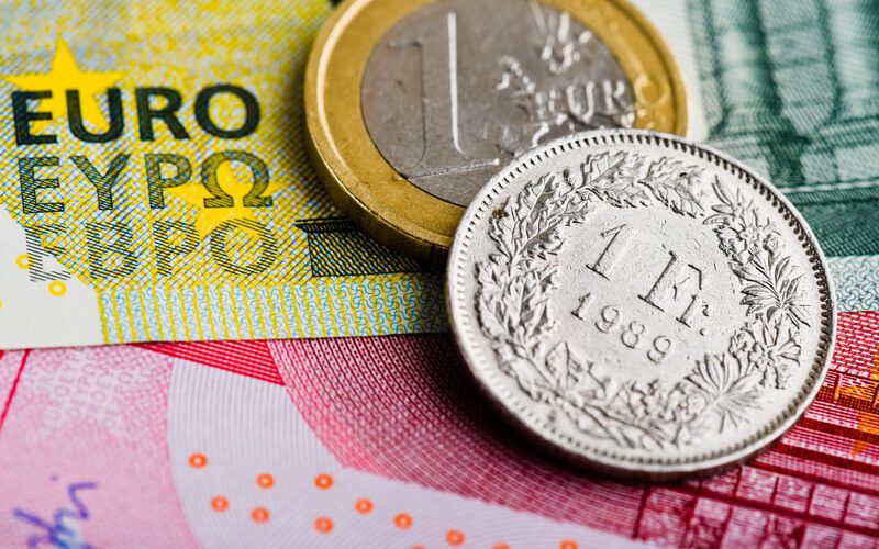 Swiss-franc-versus-euro_©-Valeriya-Potapova-_-Dreamstime.com_